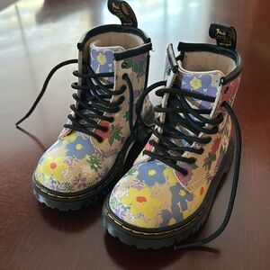 Toddler Dr. Martens floral lace up boot